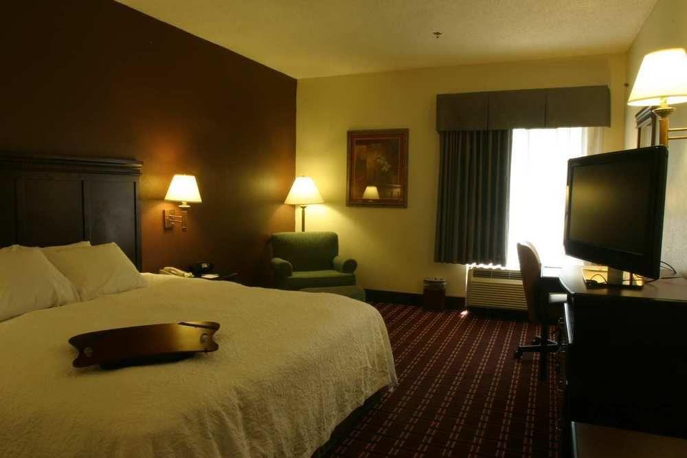 Hampton Inn Kansas City Blue Springs Exteriör bild