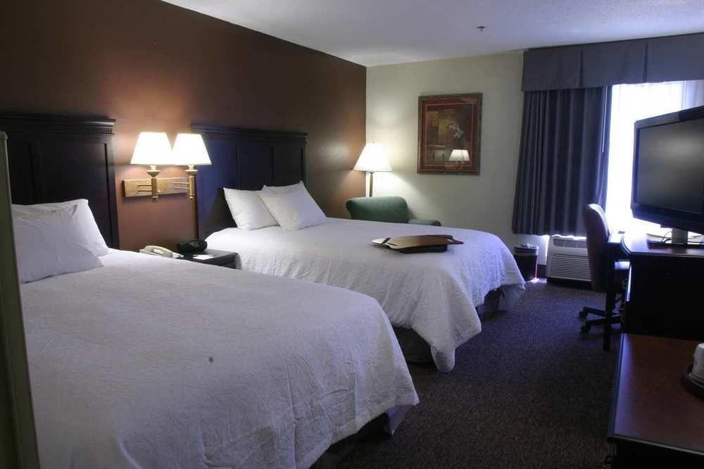 Hampton Inn Kansas City Blue Springs Exteriör bild