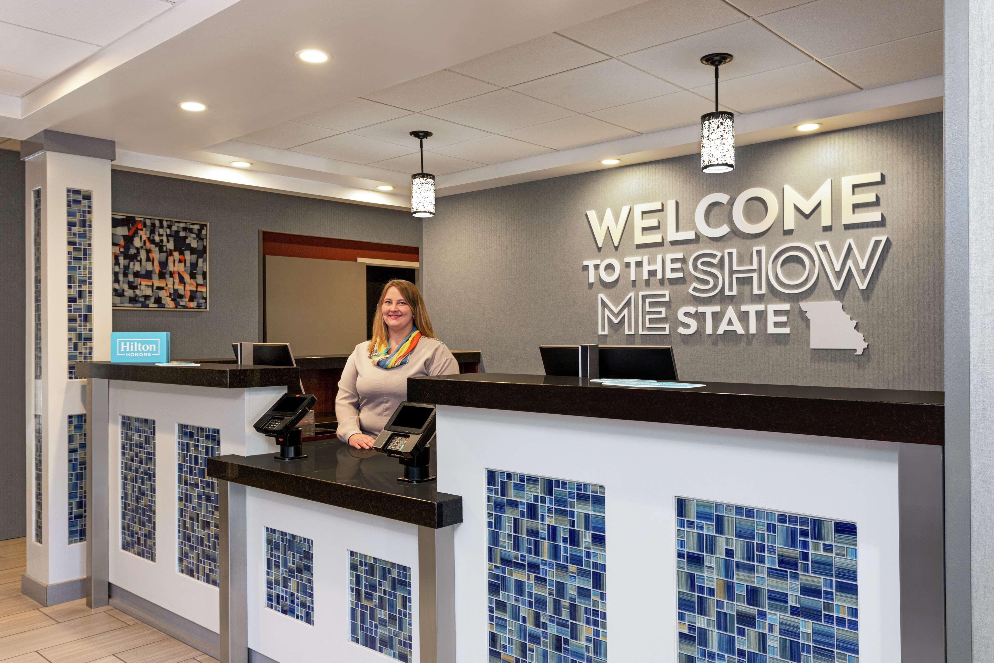 Hampton Inn Kansas City Blue Springs Exteriör bild