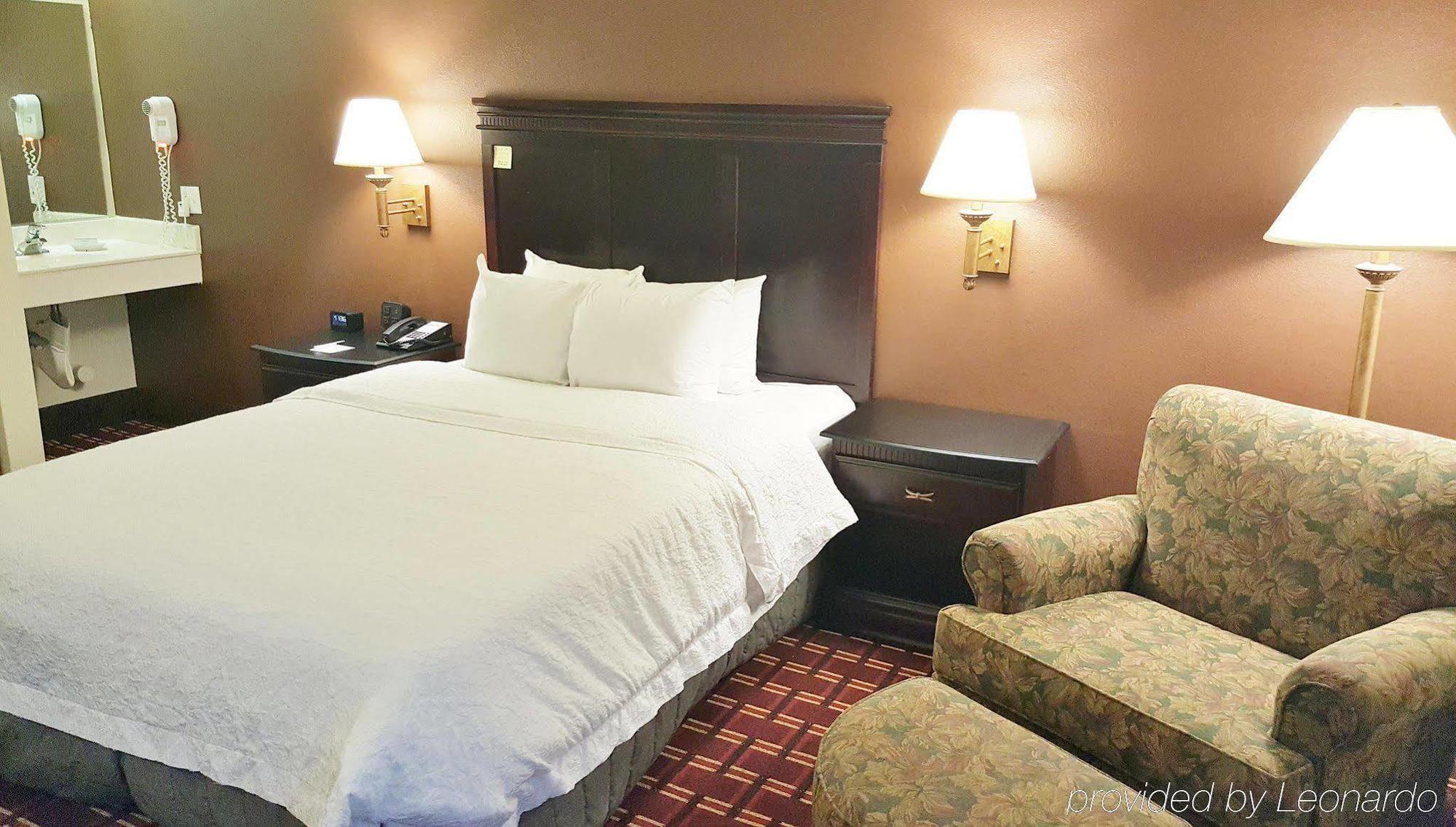 Hampton Inn Kansas City Blue Springs Exteriör bild