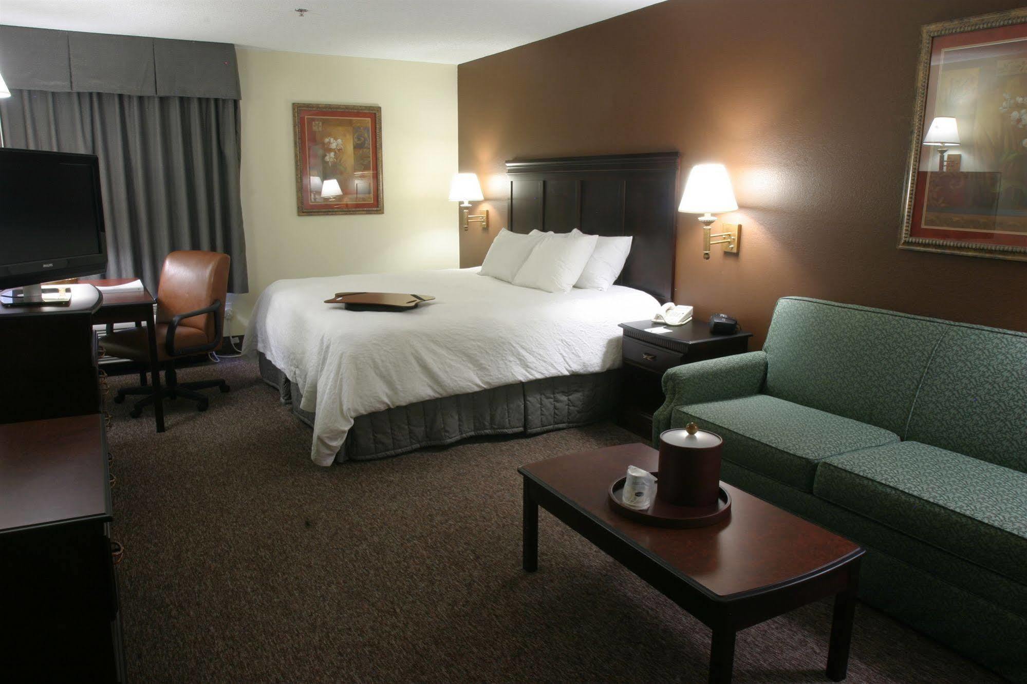 Hampton Inn Kansas City Blue Springs Exteriör bild