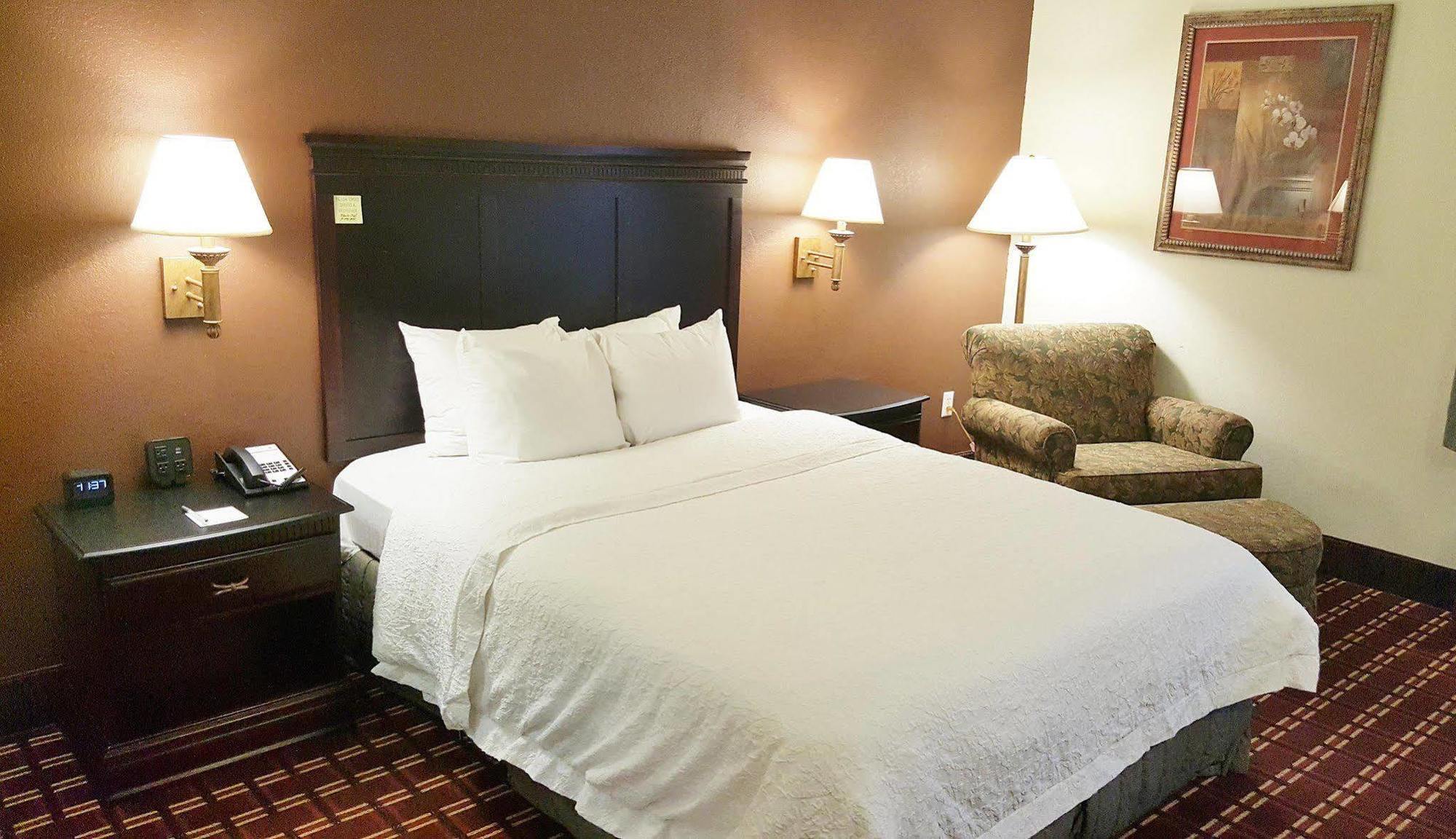 Hampton Inn Kansas City Blue Springs Exteriör bild