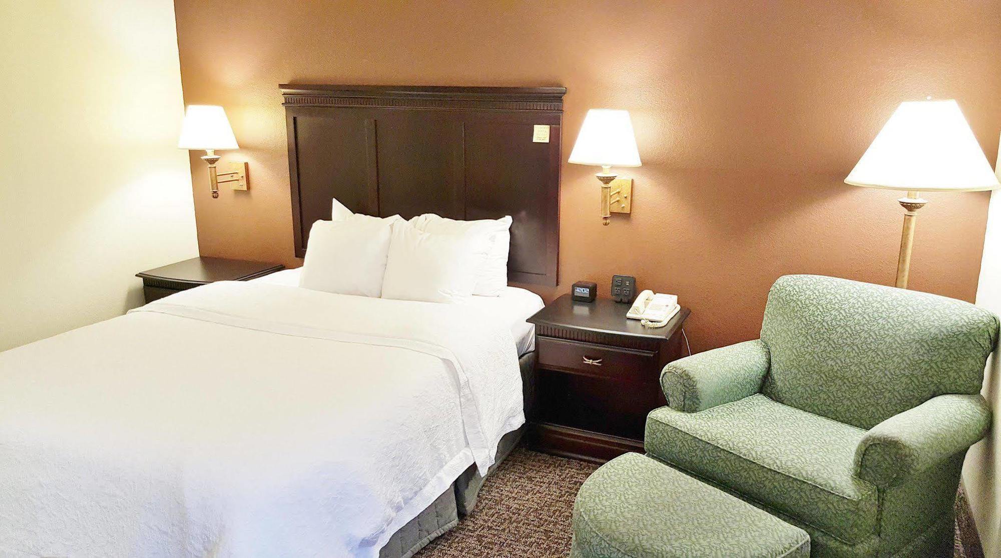 Hampton Inn Kansas City Blue Springs Exteriör bild