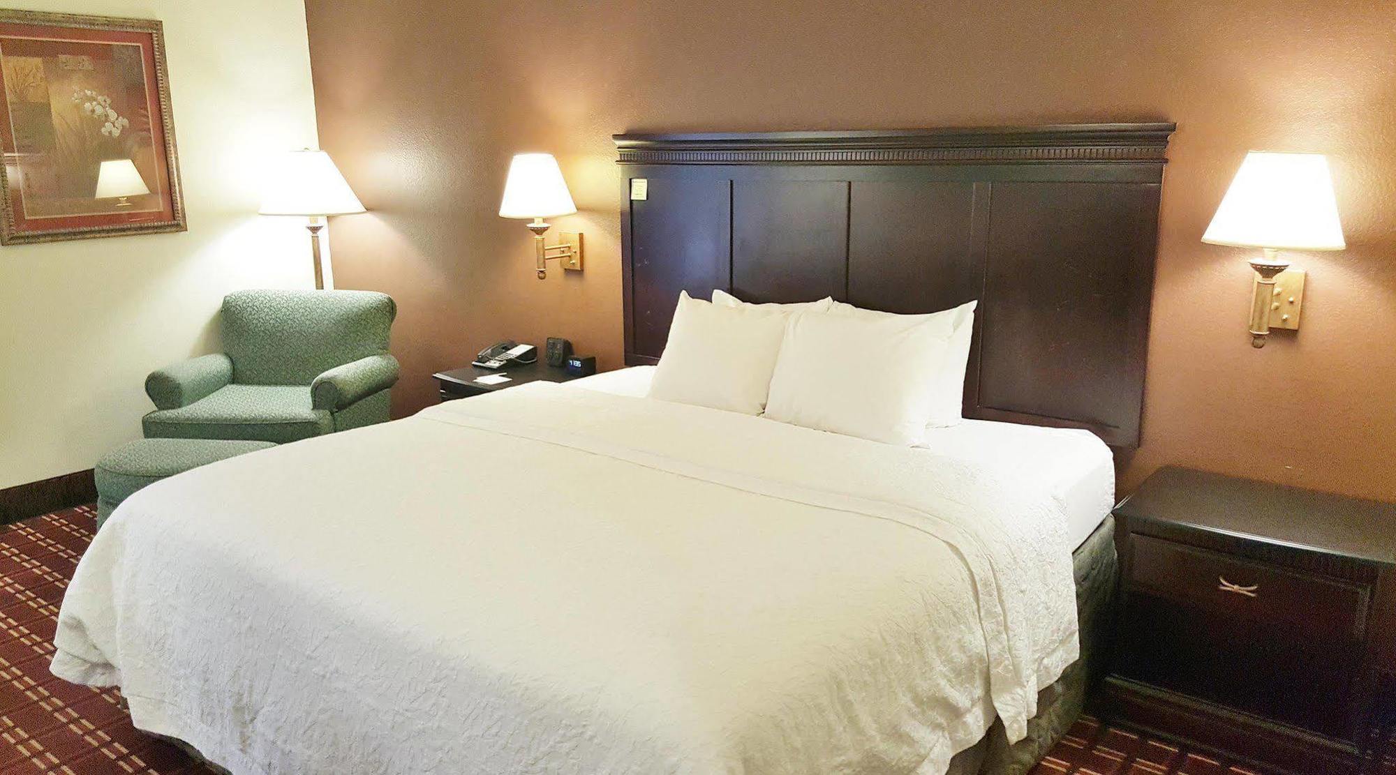 Hampton Inn Kansas City Blue Springs Exteriör bild