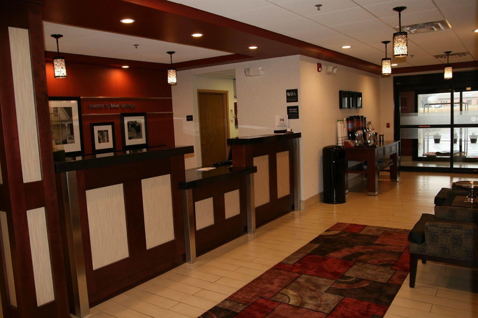 Hampton Inn Kansas City Blue Springs Exteriör bild