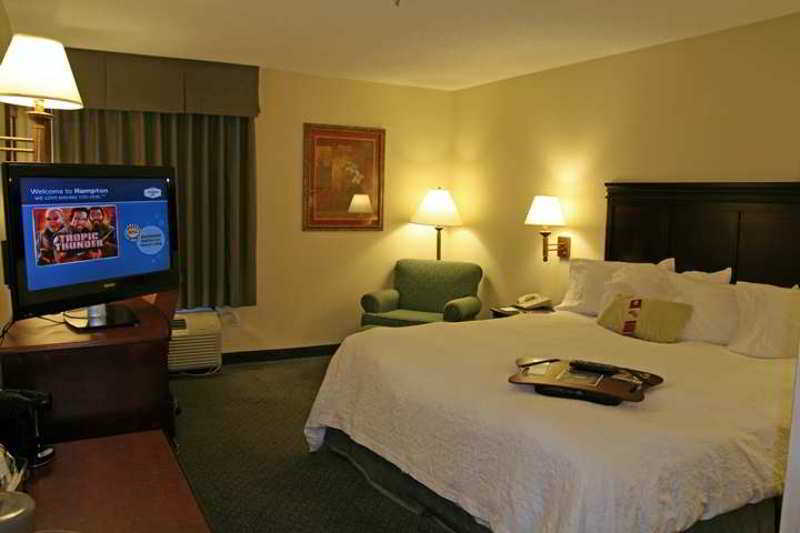 Hampton Inn Kansas City Blue Springs Rum bild